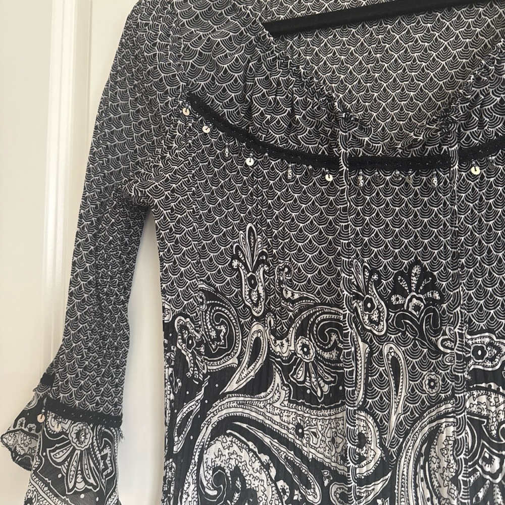 Vintage Notations Black and White Paisley Tie Neck Sequin Tunic Blouse - Picture 4 of 5